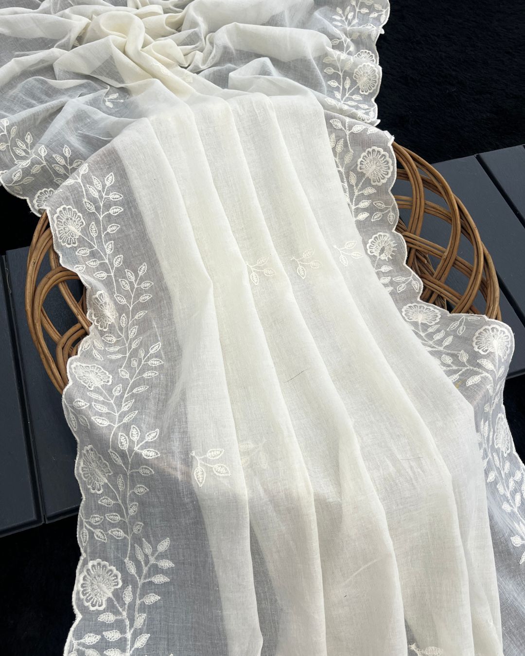 Dyeable Cotton Mulmul Off White Dupatta - Phool Riwaaz
