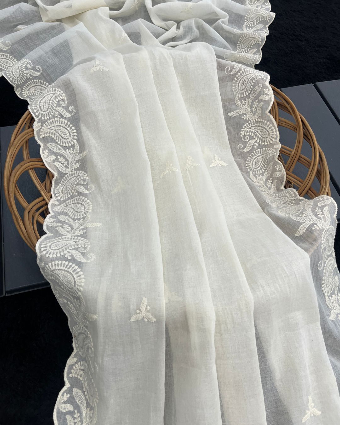 Dyeable Cotton Mulmul Off White Dupatta - Zarmin Kaar