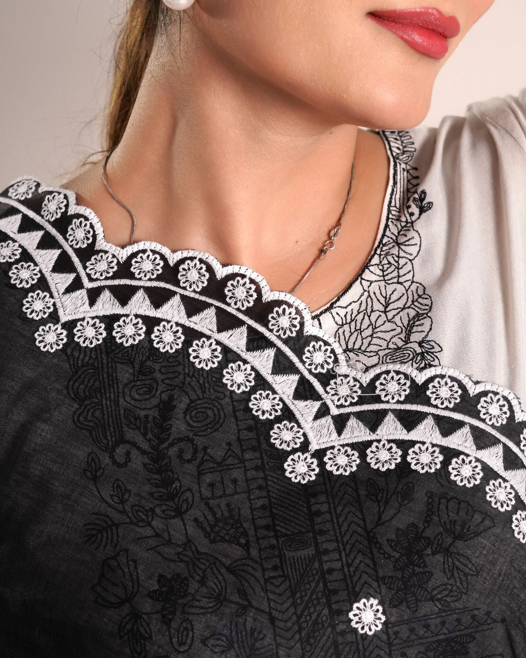 Black Cotton Mulmul Dupatta - Scallop Petals