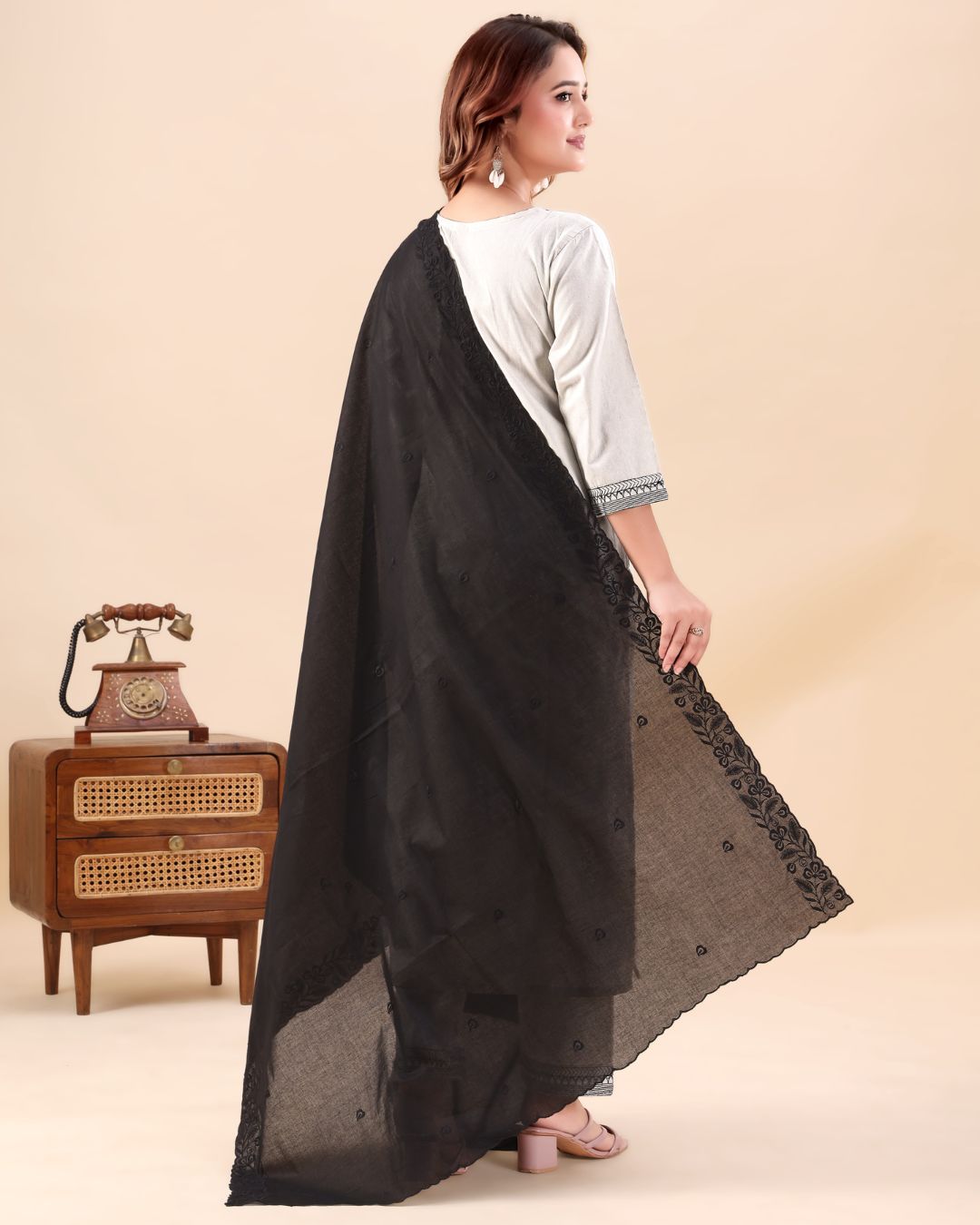 Black Cotton Mulmul Dupatta - Vine Naqsh