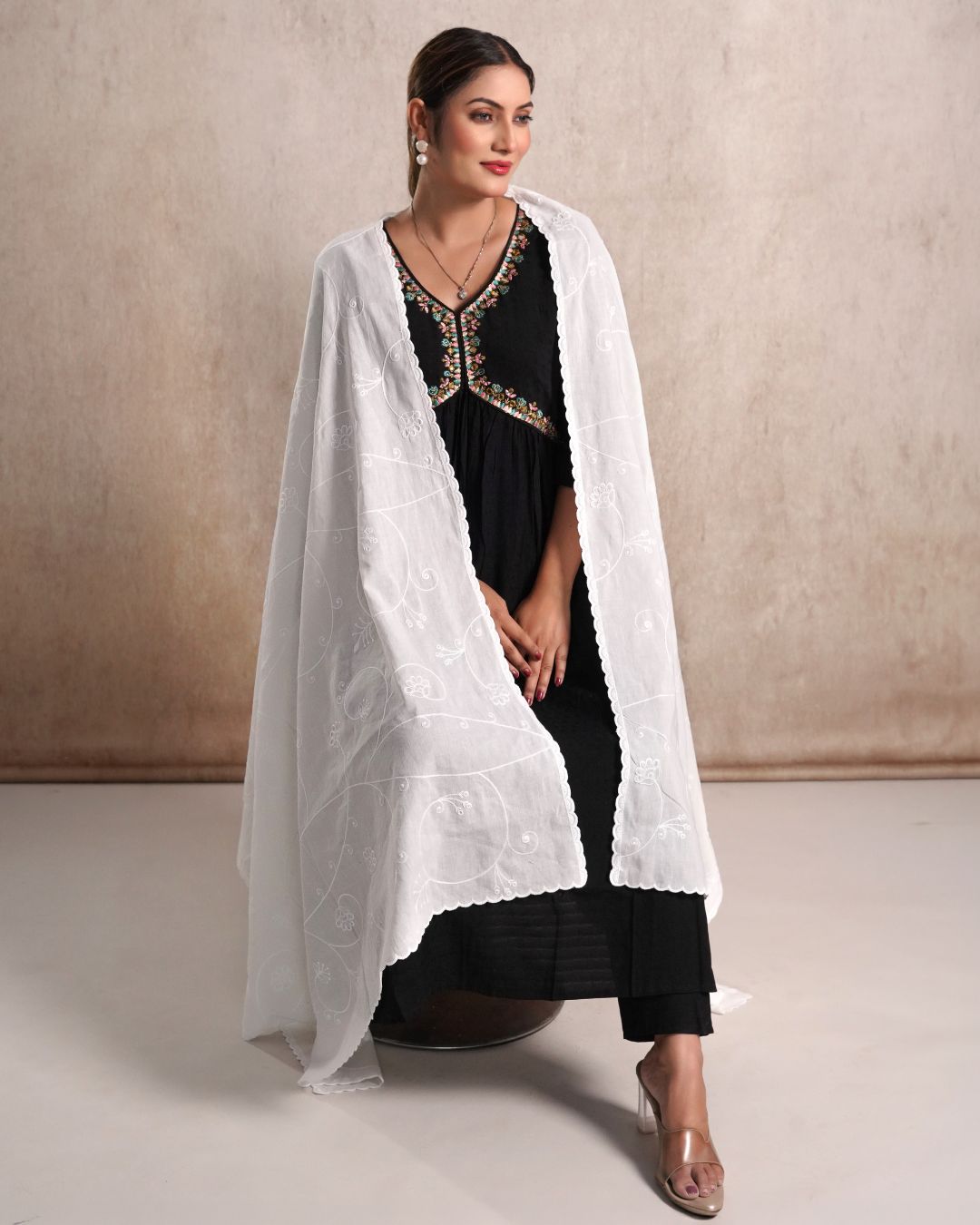 Dyeable Cotton Mulmul Dupatta - Botanic Trails