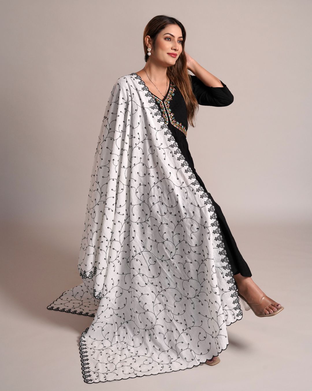 Dyeable Cotton Mulmul Dupatta - Classic Swirl