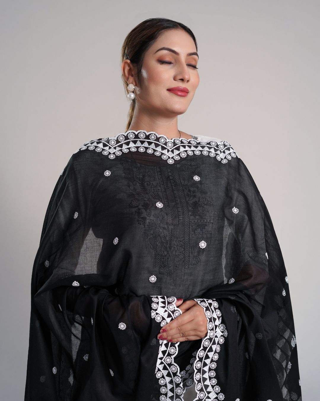 Black Cotton Mulmul Dupatta - Scallop Petals