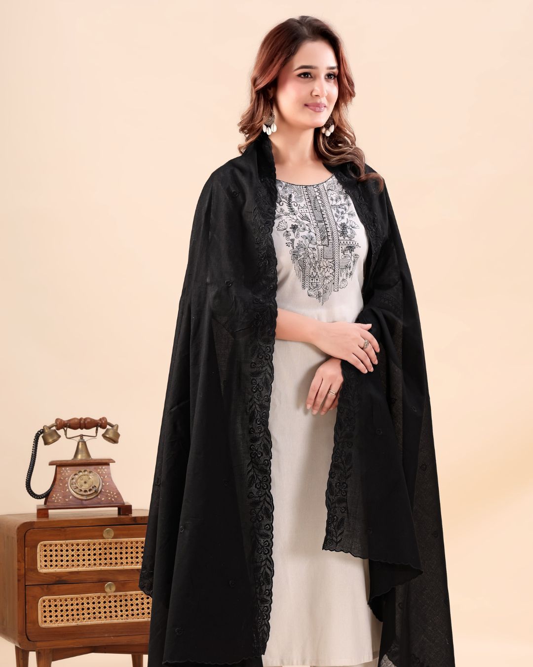 Black Cotton Mulmul Dupatta - Vine Naqsh