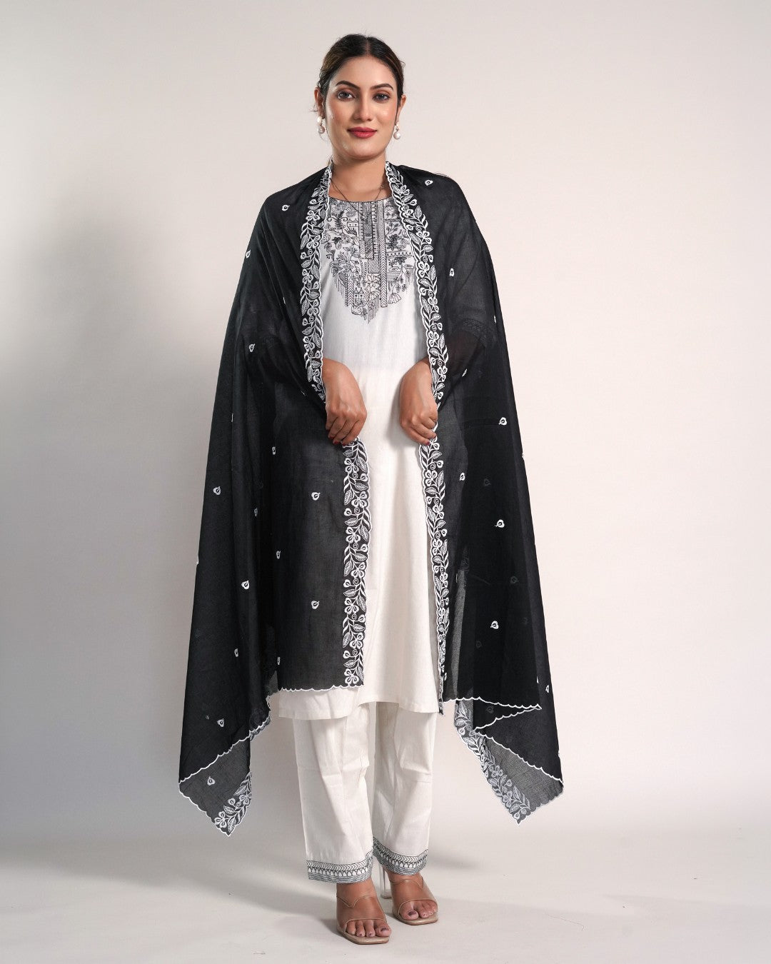 Black Cotton Mulmul Dupatta - Vine Motif