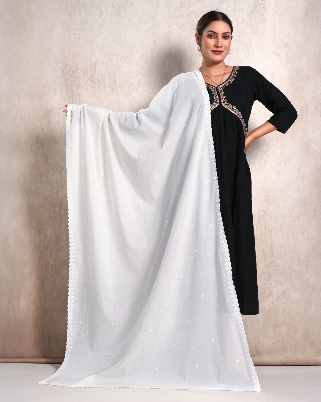 Dyeable Cotton Mulmul Dupatta - Thread Contour