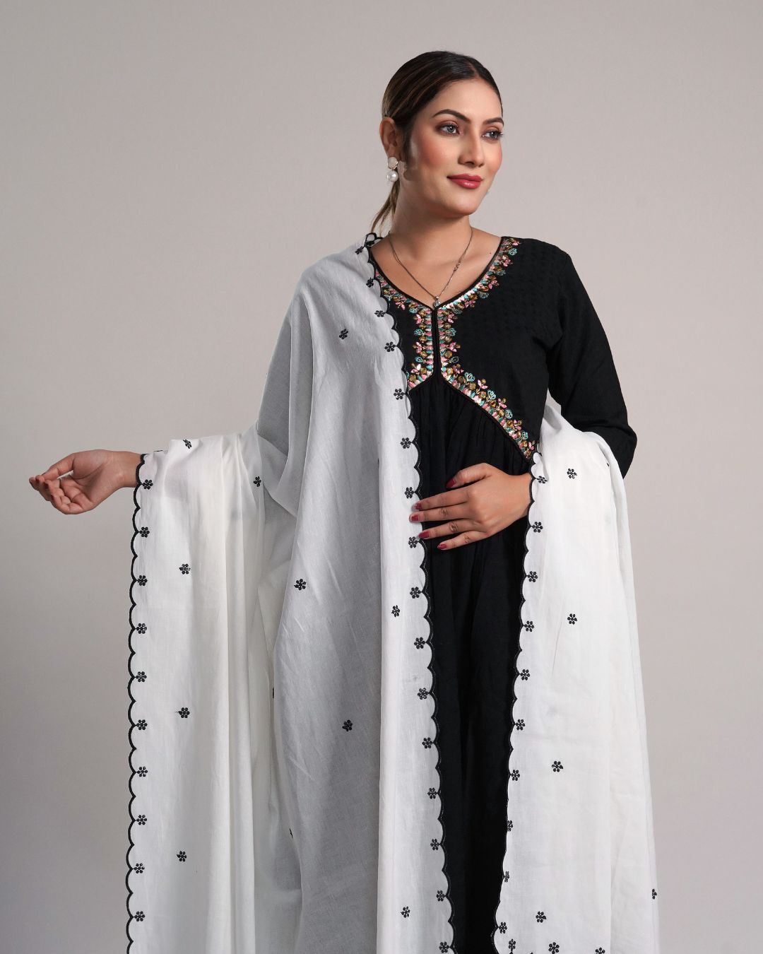 Dyeable Cotton Mulmul Dupatta - Turaas Motifs