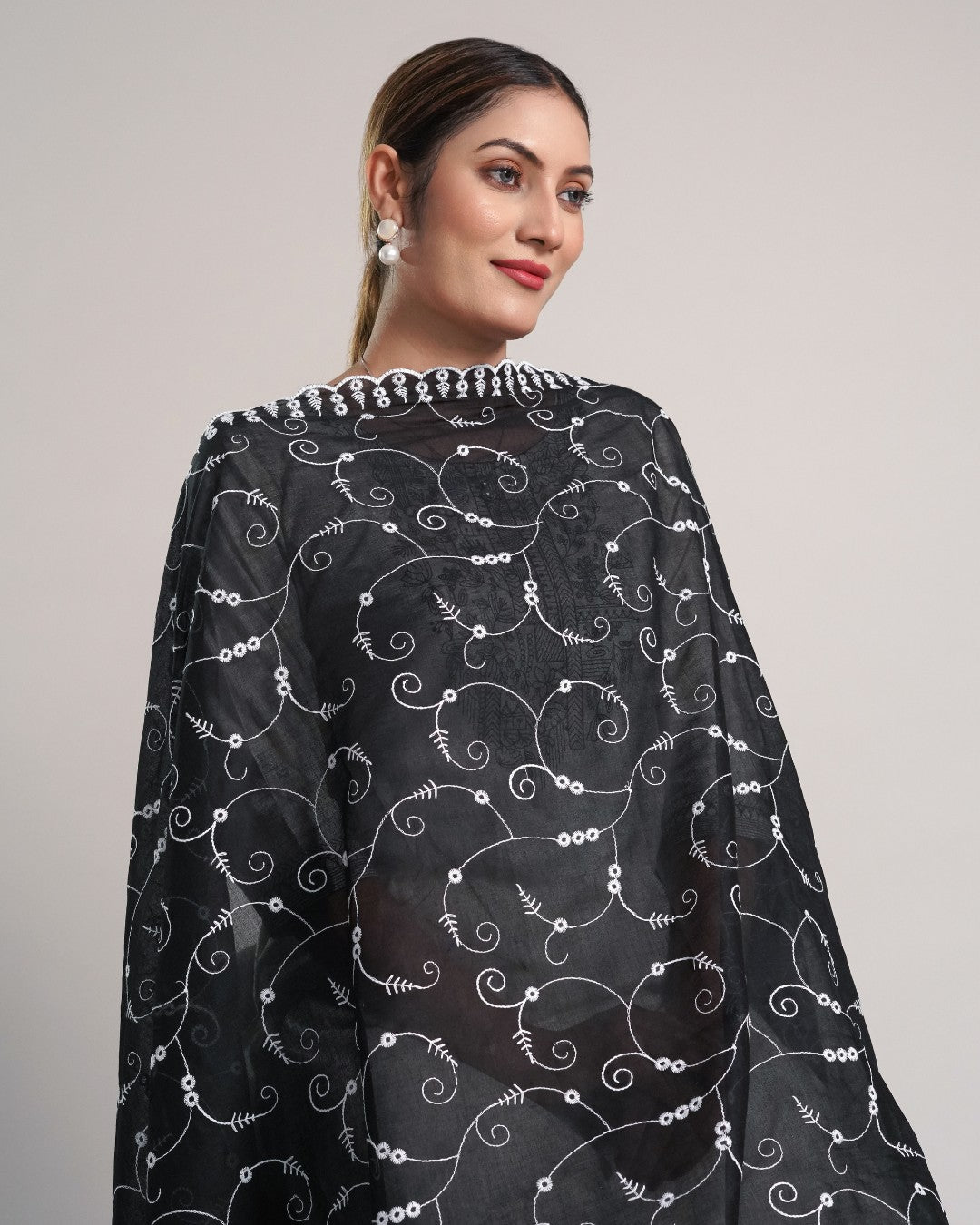 Black Cotton Mulmul Dupatta - Curvy Loops