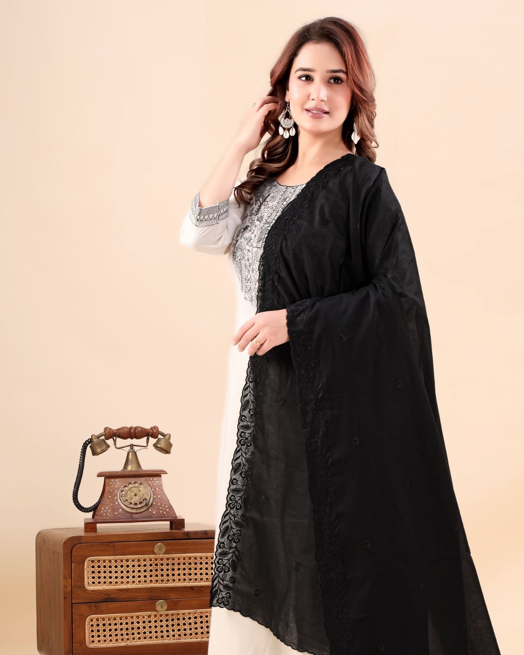 Black Cotton Mulmul Dupatta - Vine Naqsh