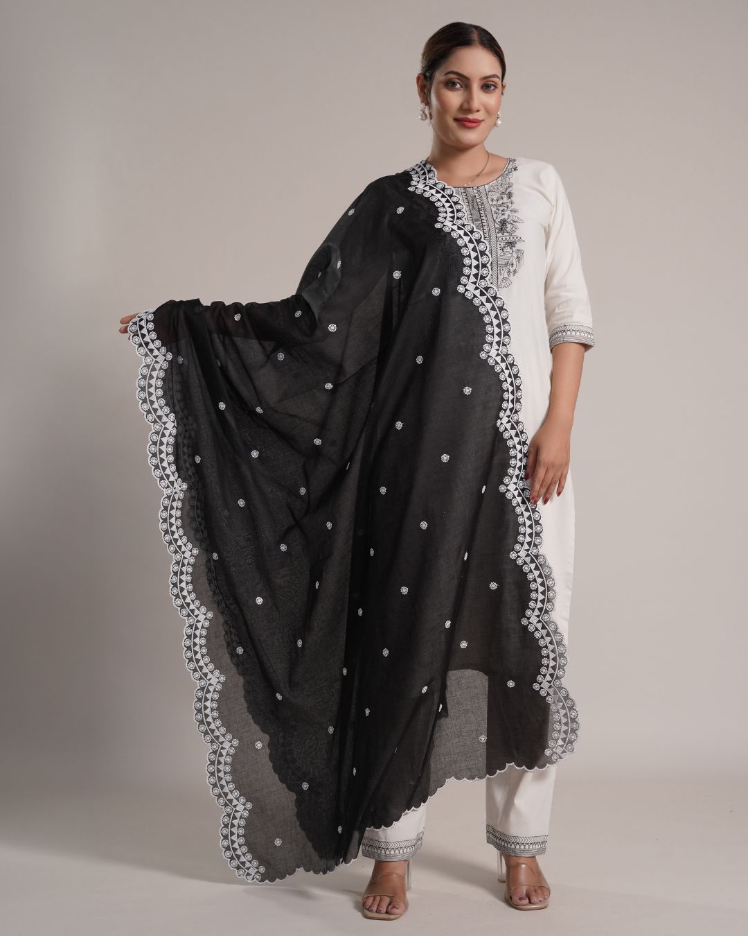 Black Cotton Mulmul Dupatta - Scallop Petals