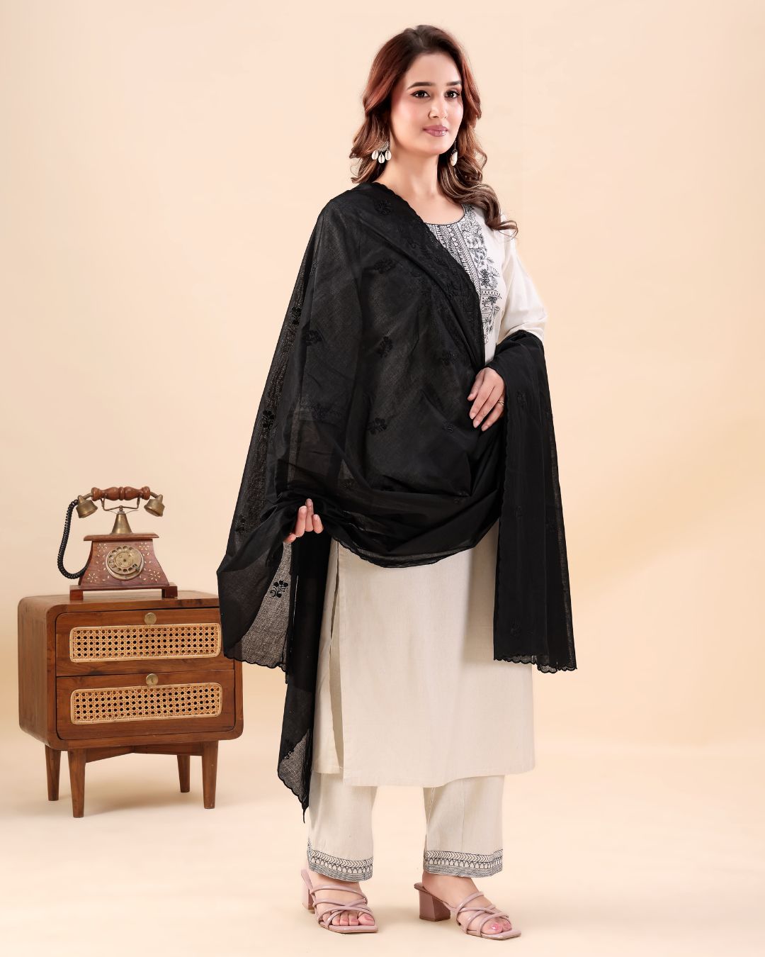 Black Cotton Mulmul Dupatta - Zareen Buti