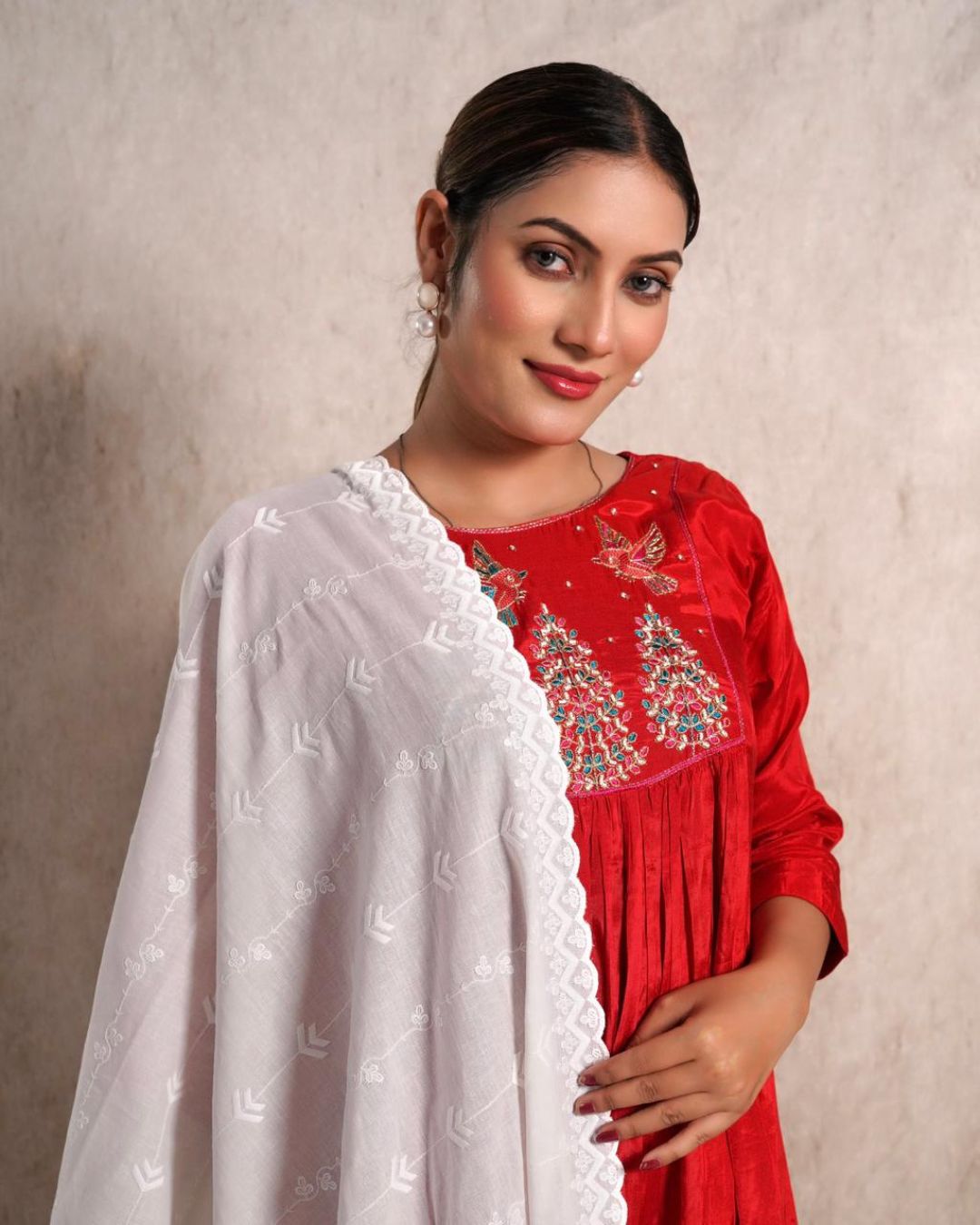 Dyeable Cotton Mulmul Dupatta — Linear Flow