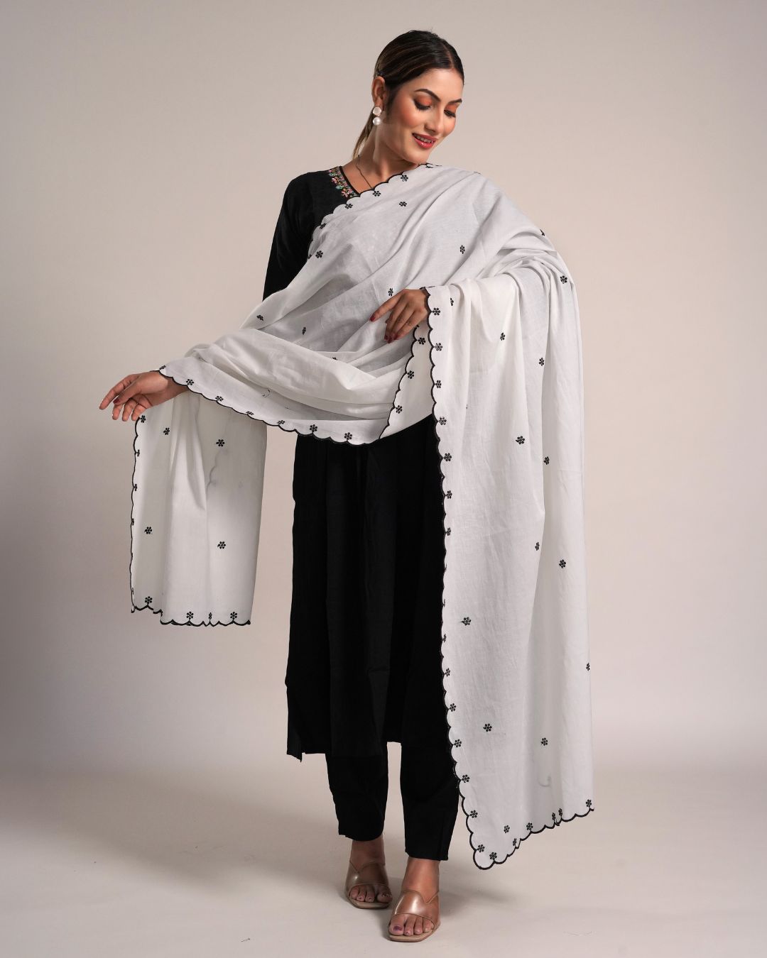 Dyeable Cotton Mulmul Dupatta - Turaas Motifs