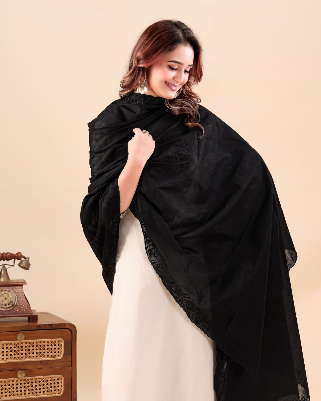 Black Cotton Mulmul Dupatta - Vine Naqsh