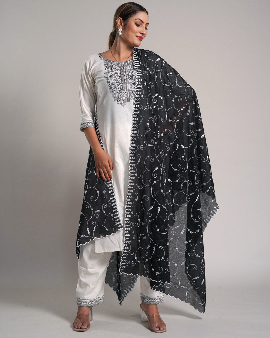 Black Cotton Mulmul Dupatta - Curvy Loops