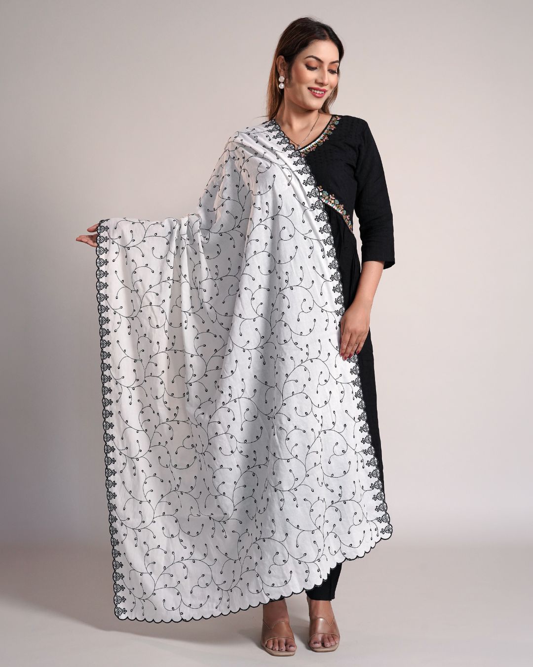 Dyeable Cotton Mulmul Dupatta - Classic Swirl