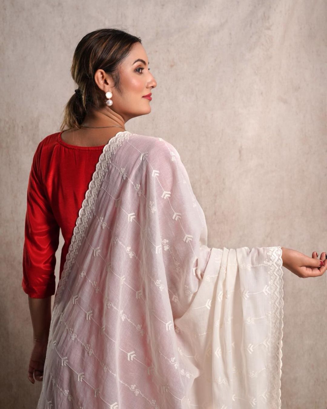 Dyeable Cotton Mulmul Dupatta — Linear Flow