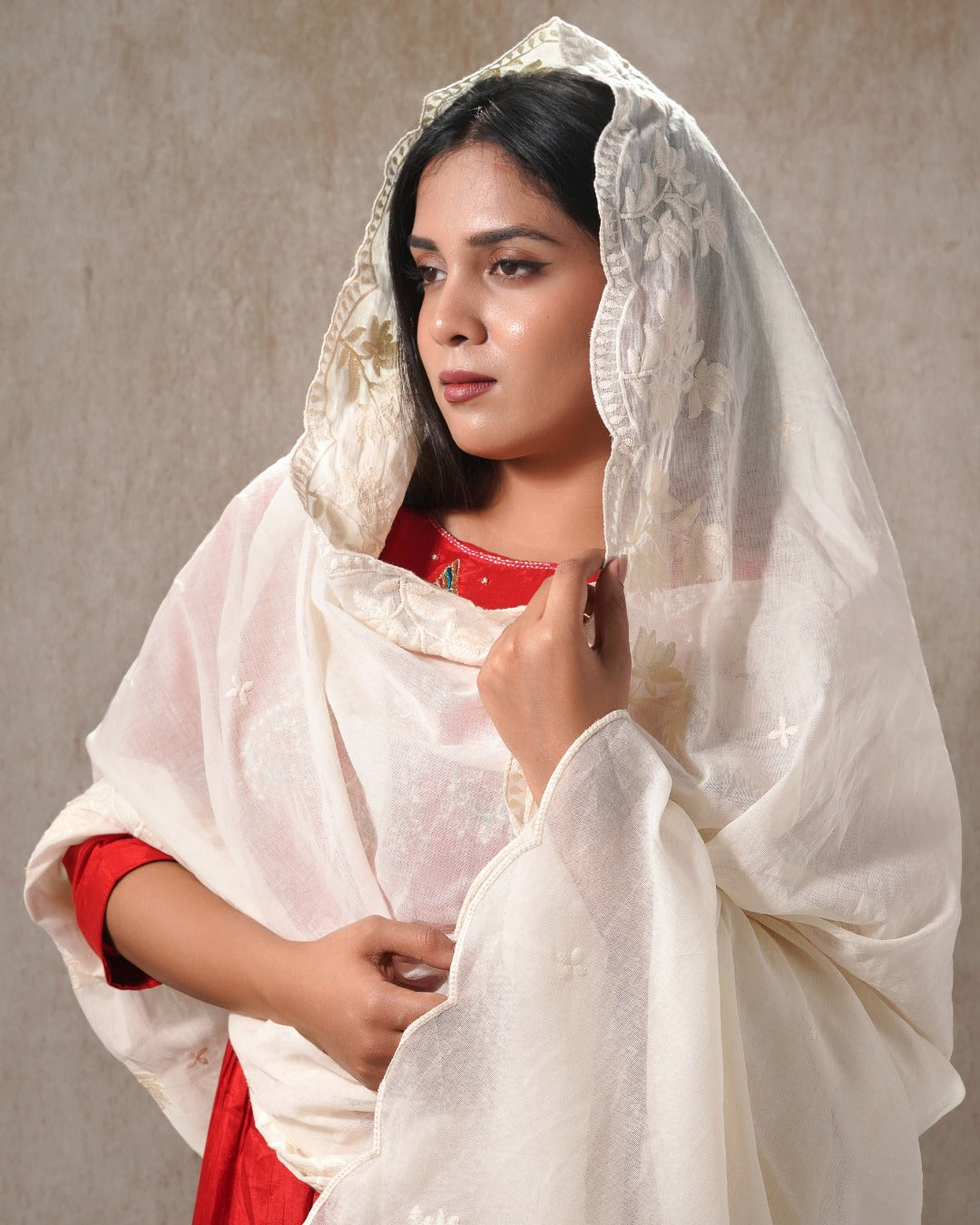 Dyeable Cotton Mulmul Dupatta - Flora Vine 2