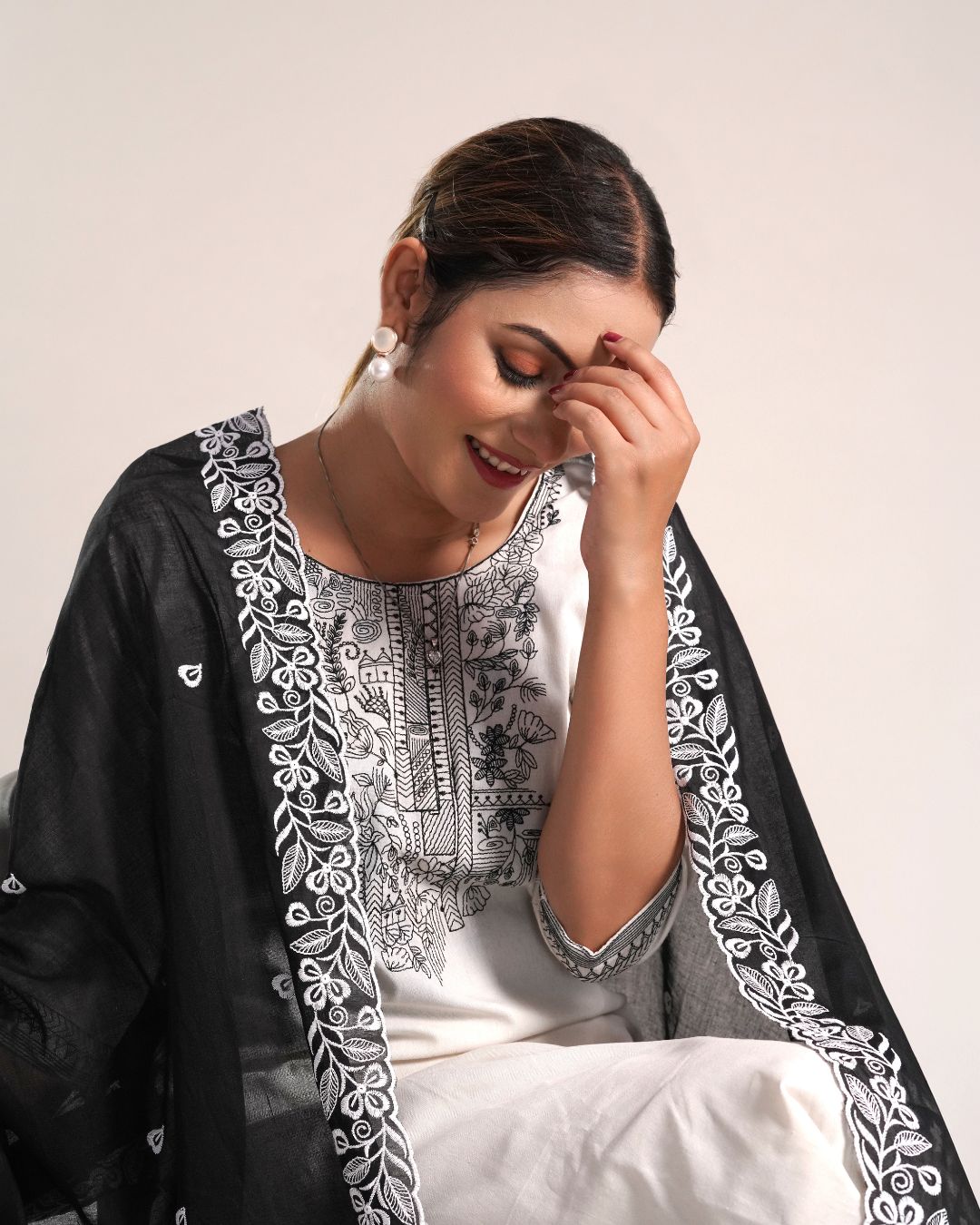 Black Cotton Mulmul Dupatta - Vine Motif