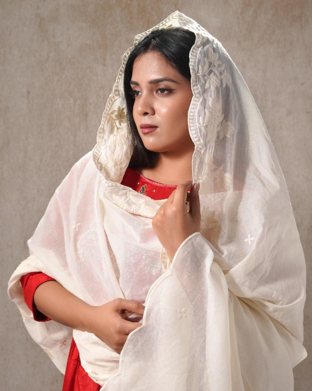 Dyeable Cotton Mulmul Dupatta - Flora Vine 4