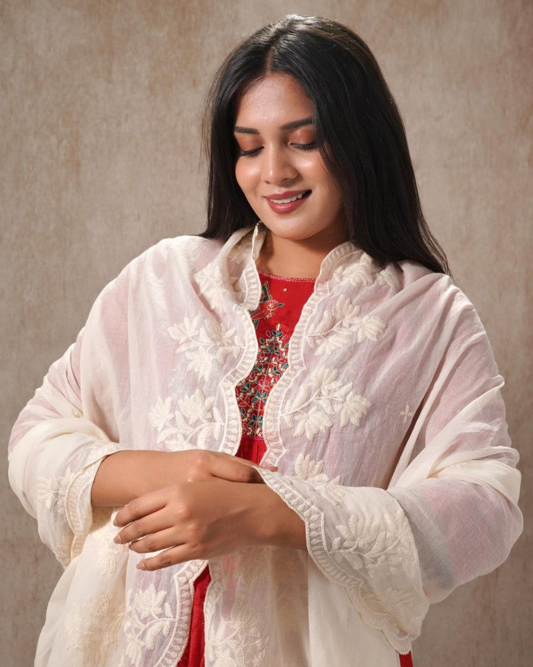 Dyeable Cotton Mulmul Dupatta - Flora Vine