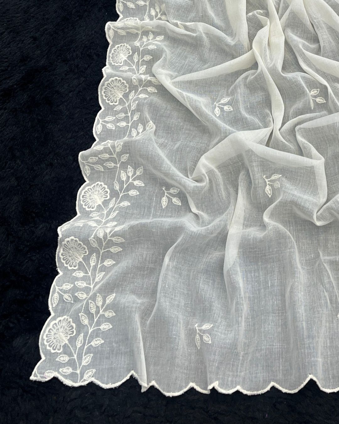 Dyeable Cotton Mulmul Off White Dupatta - Phool Riwaaz